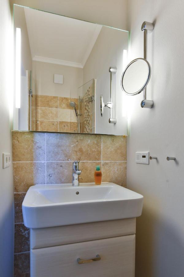 App-7-in-strandnaher-lage-baederstil-villa-in-wenningstedt-sylt Apartment
